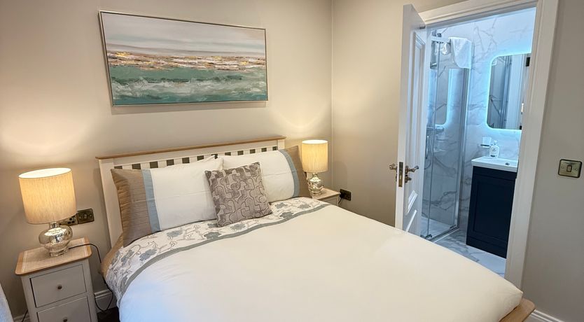 Photo of No 4 Fair Hill House- Great Location - FREE Parking/Wifi