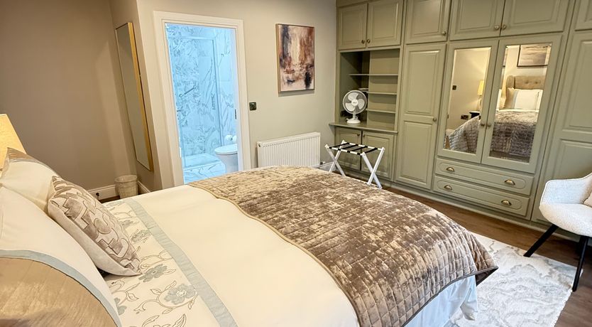 Photo of No 4 Fair Hill House- Great Location - FREE Parking/Wifi