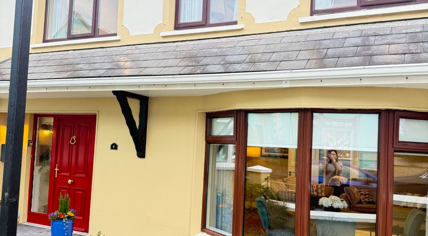 Photo of No 4 Fair Hill House- Great Location - FREE Parking/Wifi