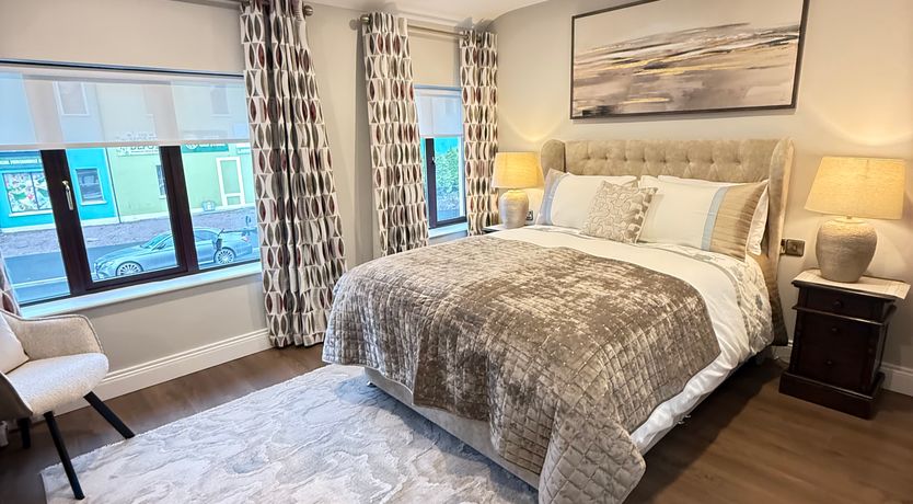Photo of No 4 Fair Hill House- Great Location - FREE Parking/Wifi