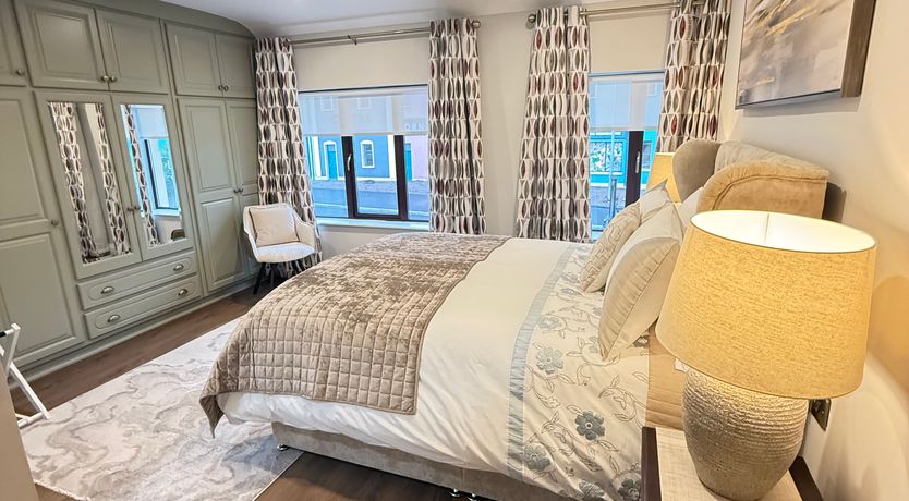 Photo of No 4 Fair Hill House- Great Location - FREE Parking/Wifi