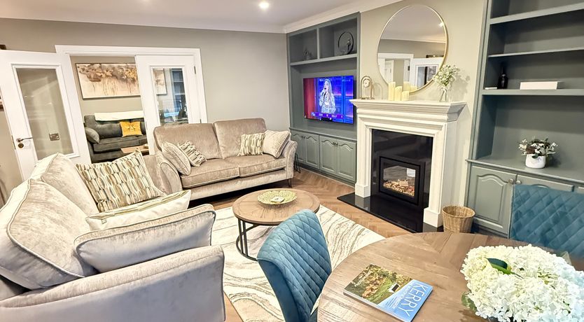 Photo of No 4 Fair Hill House- Great Location - FREE Parking/Wifi