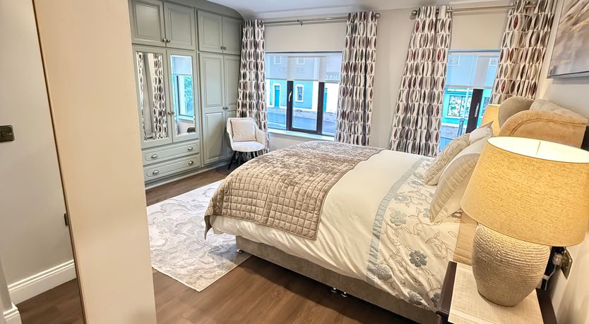 Photo of No 4 Fair Hill House- Great Location - FREE Parking/Wifi