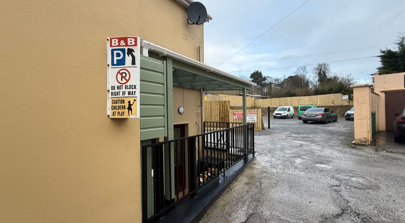 Photo of No 4 Fair Hill House- Great Location - FREE Parking/Wifi