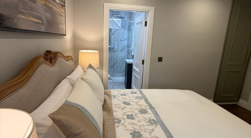 Photo of No 4 Fair Hill House- Great Location - FREE Parking/Wifi