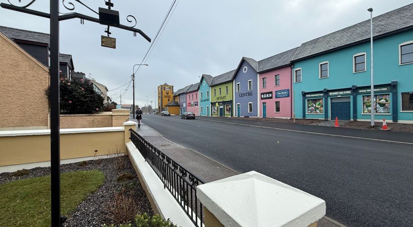 Photo of No 4 Fair Hill House- Great Location - FREE Parking/Wifi