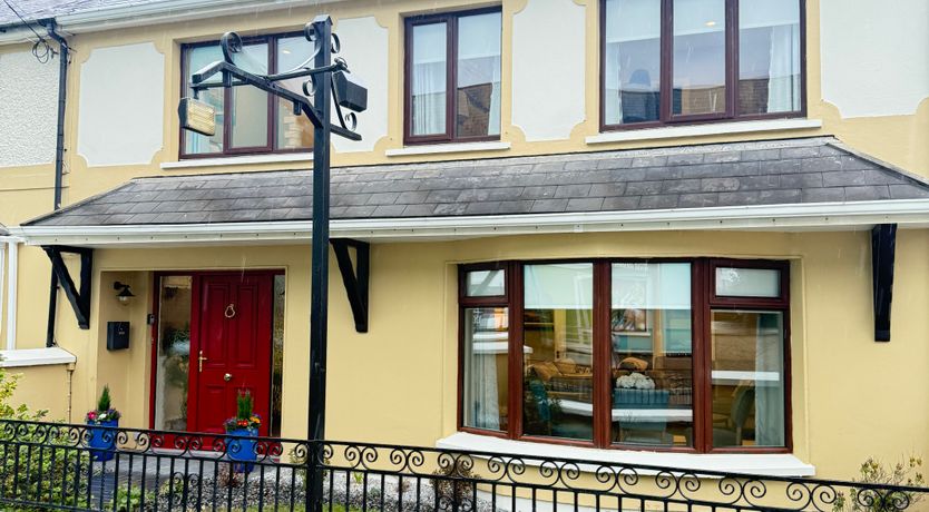 Photo of No 4 Fair Hill House- Great Location - FREE Parking/Wifi