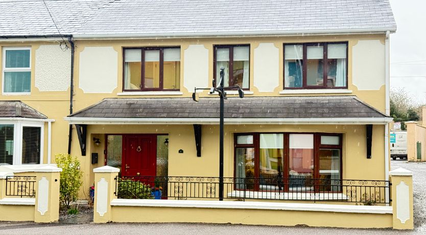 Photo of No 4 Fair Hill House- Great Location - FREE Parking/Wifi