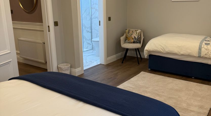 Photo of No 4 Fair Hill House- Great Location - FREE Parking/Wifi