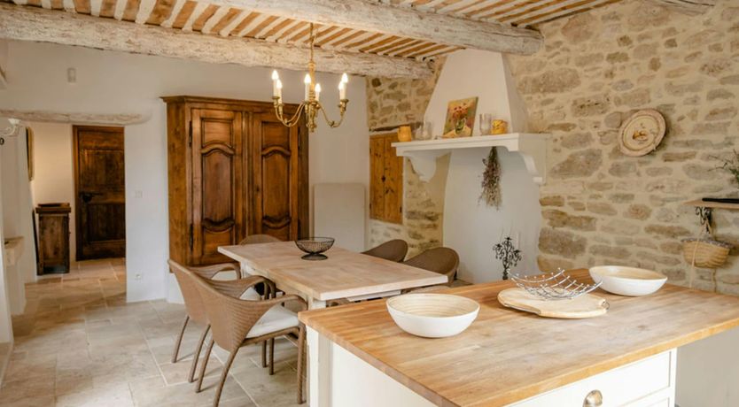 Photo of The Proven&ccedil;al Nest