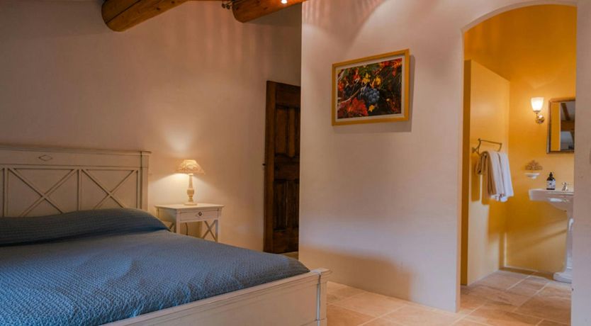Photo of The Proven&ccedil;al Nest