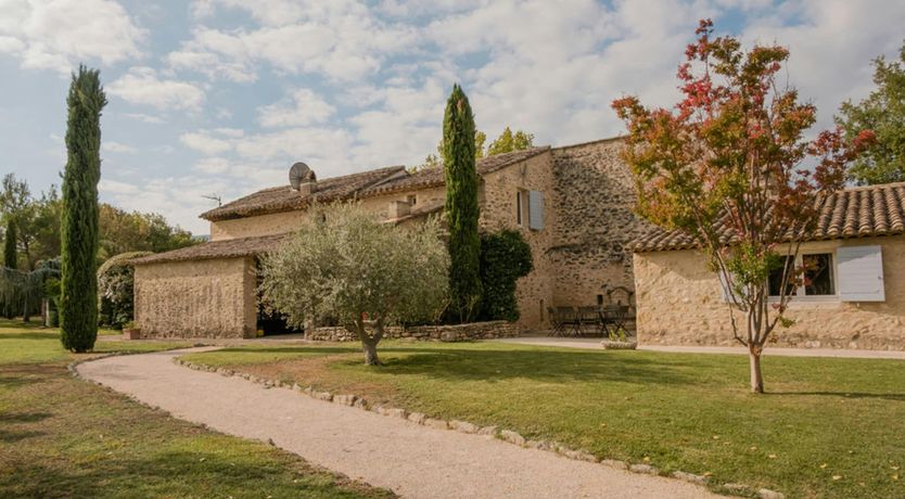 Photo of The Proven&ccedil;al Nest