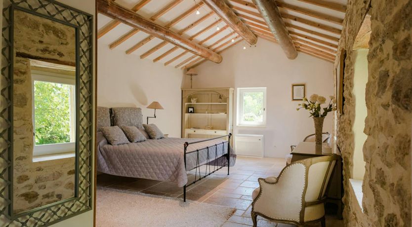 Photo of The Proven&ccedil;al Nest