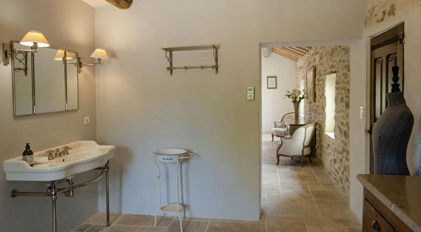 Photo of The Proven&ccedil;al Nest