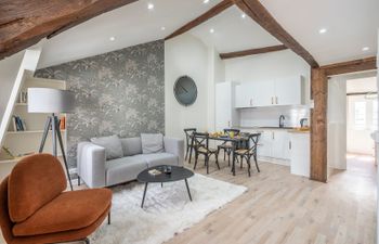 Parisian Ferns Holiday Home