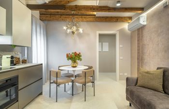 Chandeliers & Tapestries Holiday Home