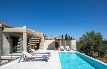 Olive Groves & Sky Holiday Home