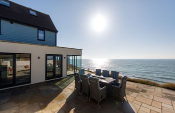 Salt-Kissed Scenery Holiday Home