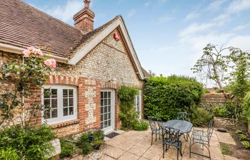 Lovely Lavant Holiday Home