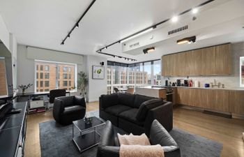 East Side Loft Holiday Home