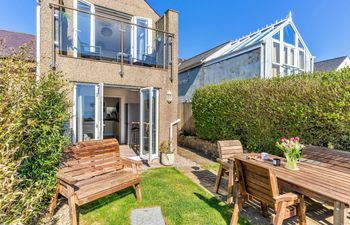 Green Hills & Sea Air Holiday Home