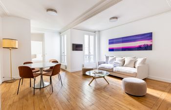 The Bridges of Paris Holiday Home