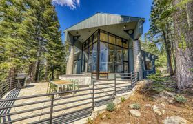 Photo of summit-gem