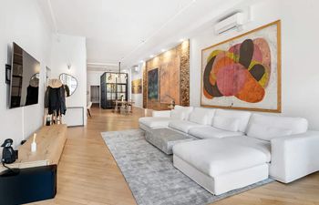 The Flatiron Loft Holiday Home