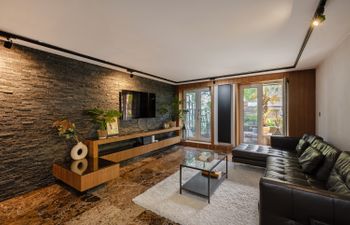Canalside Serenity Holiday Home