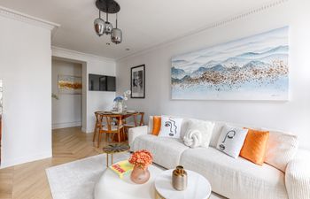 Montparnasse Harmony Holiday Home