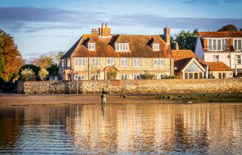 Charming Bosham Manor Holiday Home