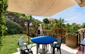 Photo of garden-and-sea