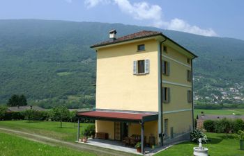 La Monda Holiday Home