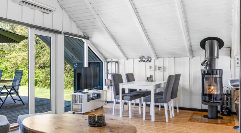 Photo of "Lovis" - 570m from the sea