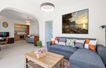 Dalias Holiday Home