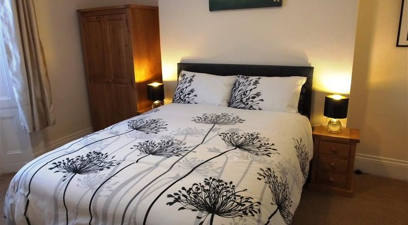 Photo of 1 Bed in Tenby