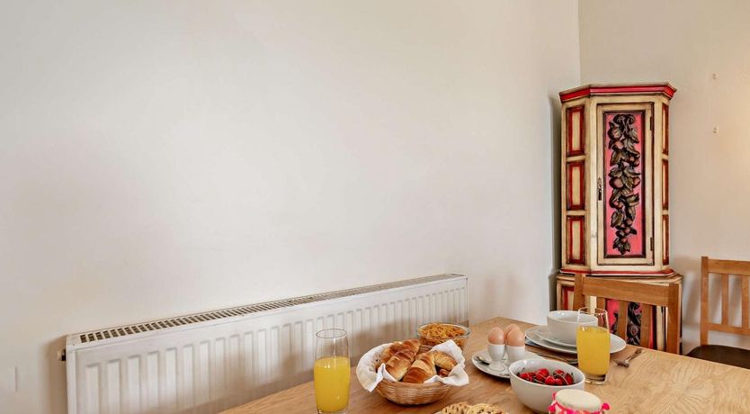 Photo of 1 Bed in Tenby