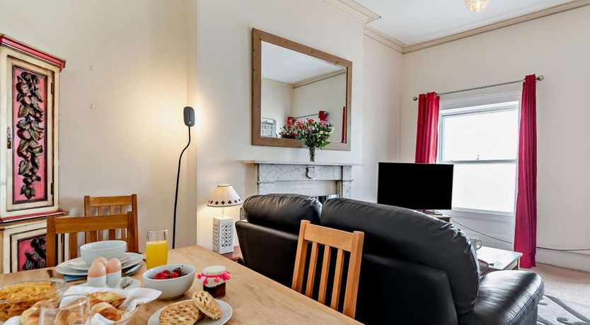 Photo of 1 Bed in Tenby