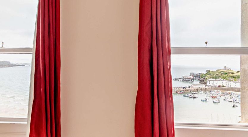 Photo of 1 Bed in Tenby