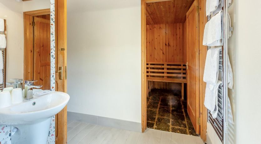 Photo of 5 Bed in Skibbereen