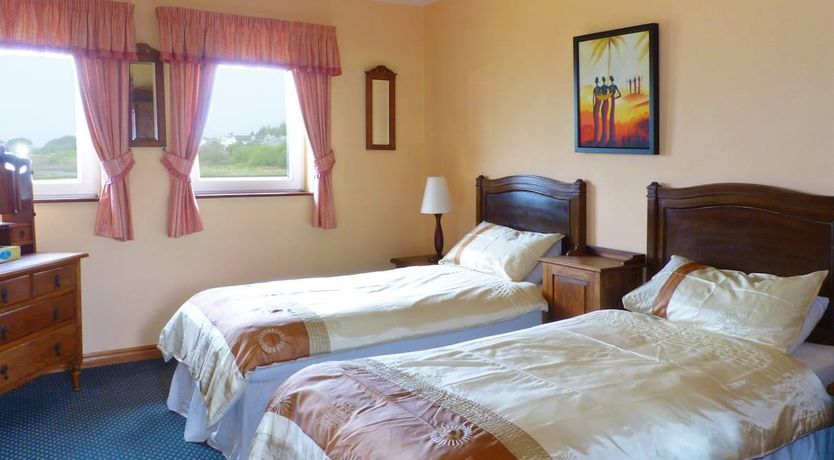 Photo of 4 Bed in Dingle