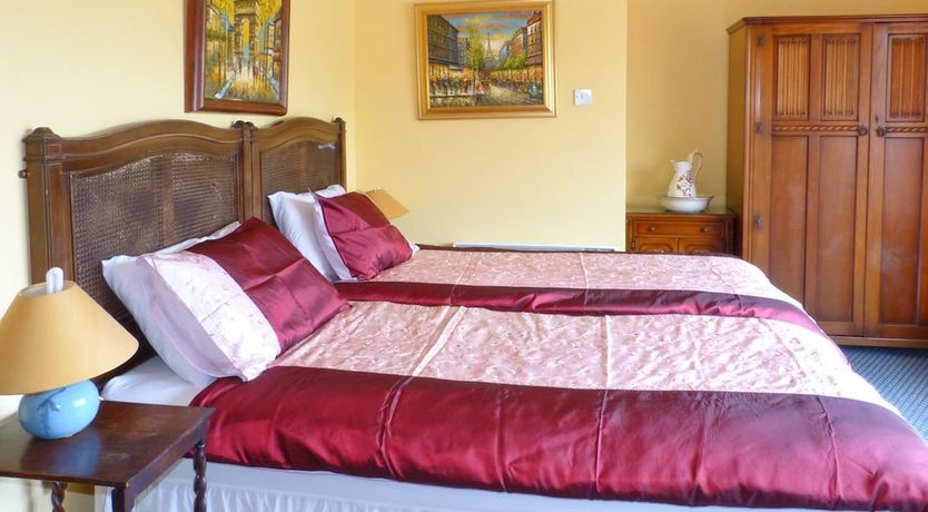 Photo of 4 Bed in Dingle