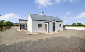 Photo of 3 Bed in Tomnahealy Little
