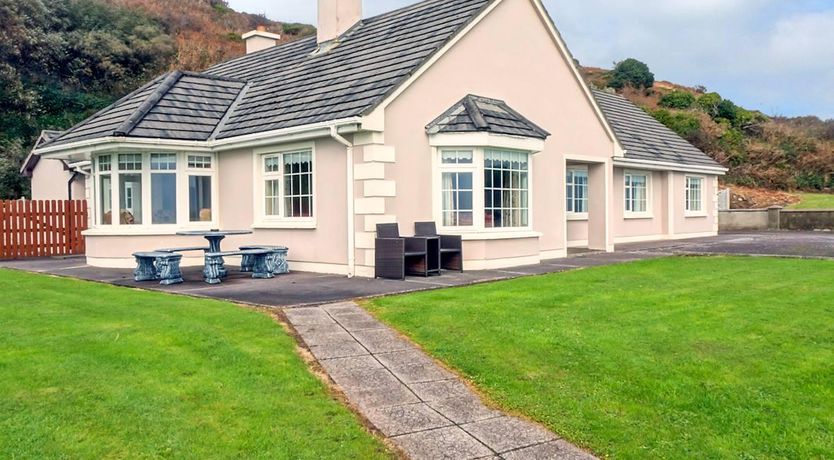 Photo of 4 Bed in Annascaul
