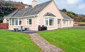 Photo of 4 Bed in Annascaul