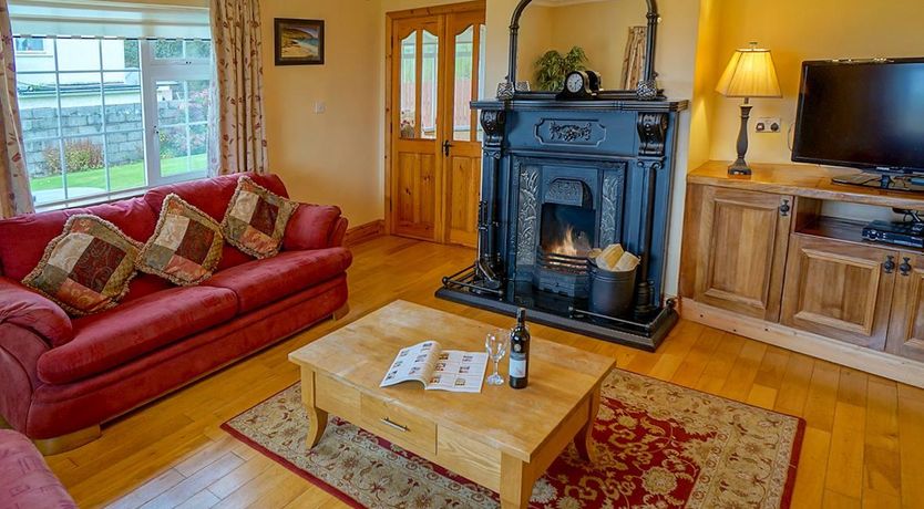 Photo of 4 Bed in Annascaul