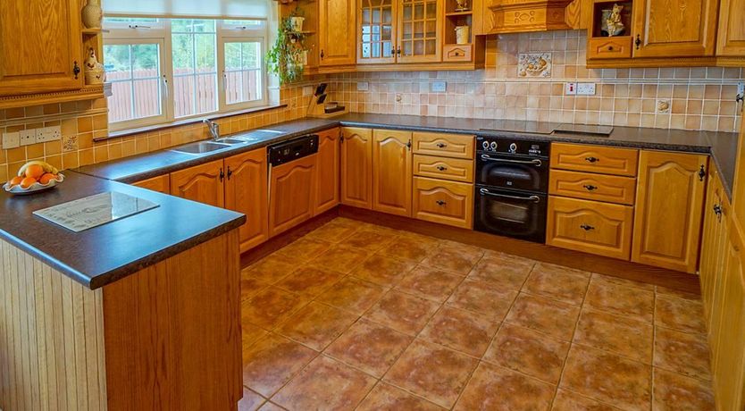 Photo of 4 Bed in Annascaul