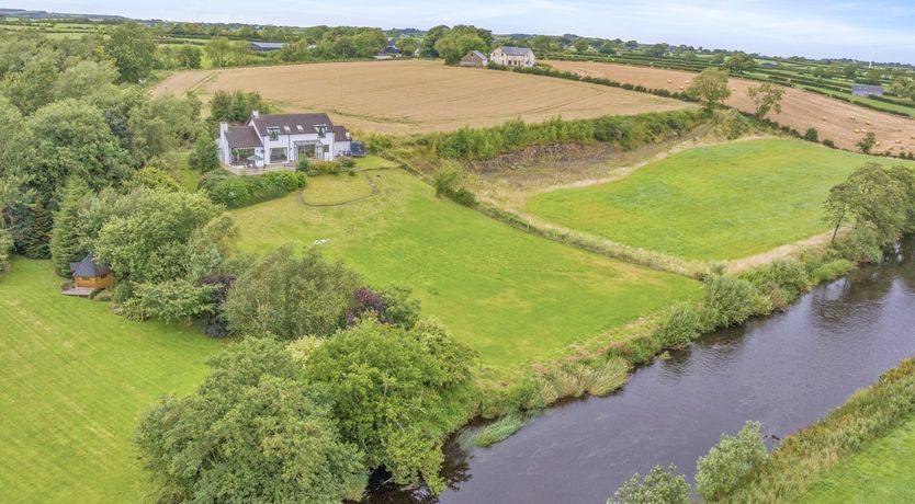 Photo of 4 Bed in Bushmills