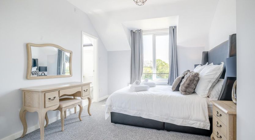 Photo of 4 Bed in Bushmills