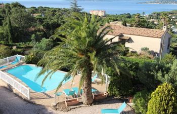 Les Grillons Holiday Home